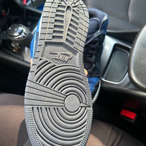 Jordan Mid 1s - Picture 4 of 5